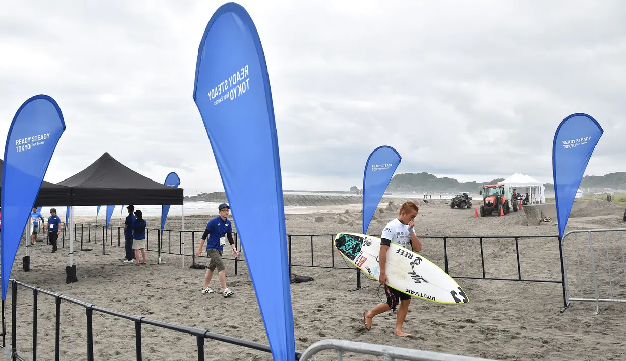 Pantai Tsurigasaki menjadi venue olah raga selancar yang akan memulai debutnya di Olimpiade Tokyo 2020. Menawarkan ombak kelas dunia, pantai ini menarik banyak peselancar setiap tahun. Pantai ini terletak di kota Ichinomiya di garis pantai Pasifik Prefektur Chiba. (Foto: AFP/Kazuhiro Nogi)