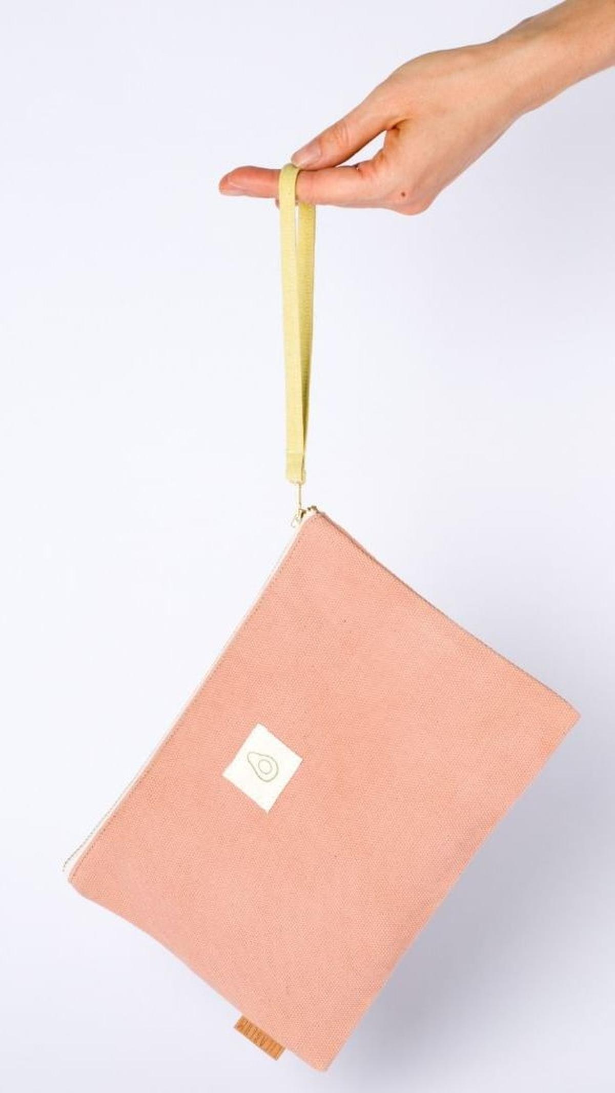 11. Wrislet Bag