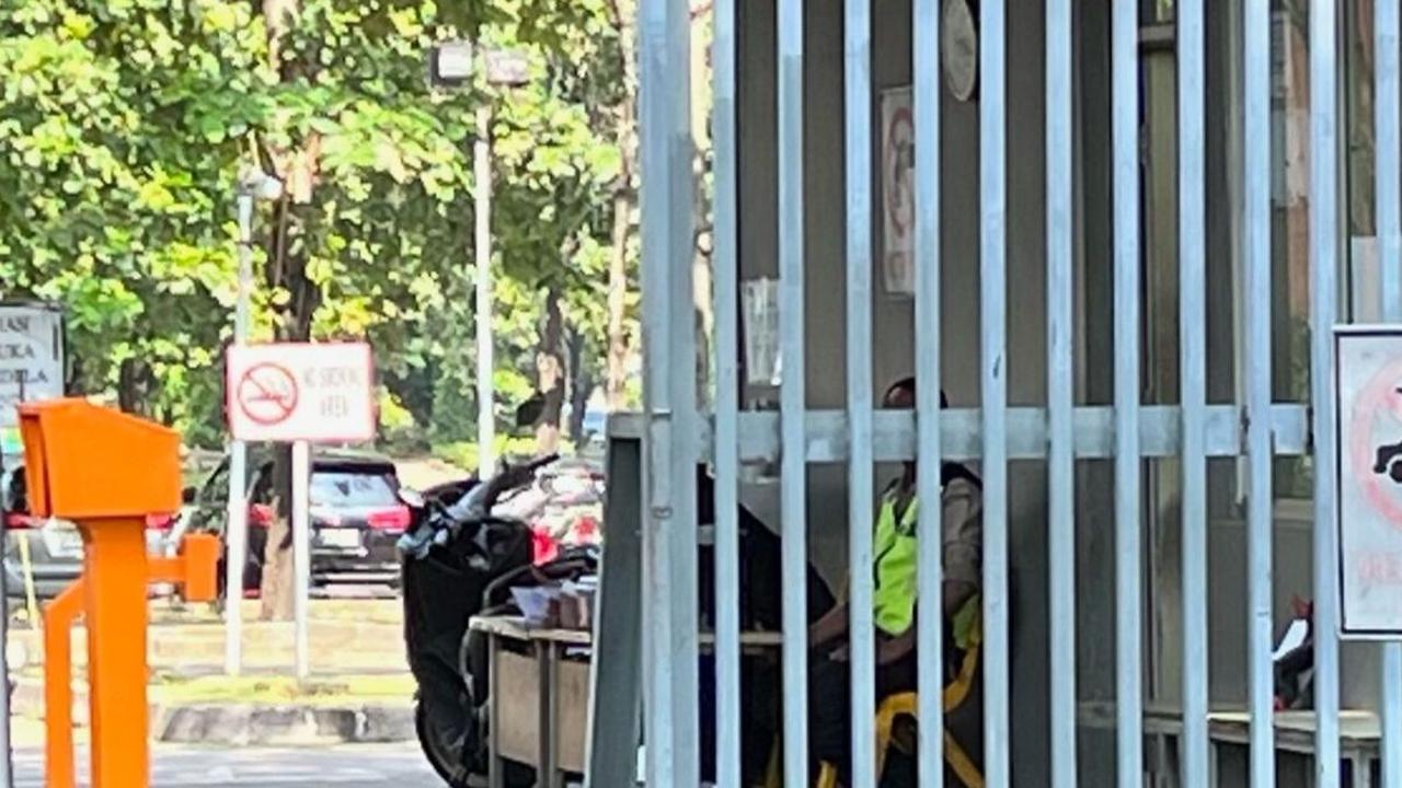 Haris menyebutkan pihak Binus School Serpong tetap berkomitmen untuk terus menjaga lingkungan sekolah yang aman, nyaman, dan menyenangkan bagi seluruh murid sehingga dapat tumbuh bersama menjadi individu yang lebih baik.<br>