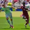 Pemain Swiss, Michel Aebischer (kiri), berebut bola dengan pemain Qatar, Issa Laye, dalam pertandingan Grup B Piala Dunia 2026, Minggu (14/6/2026). (AP Photo/Eugene Hoshiko)