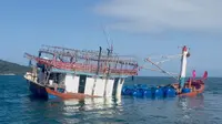 Kapal yang diduga membawa imigran ilegal asal Vietnam, terdampar di lepas pantai wilayah utara Queensland, Australia. (AFP)