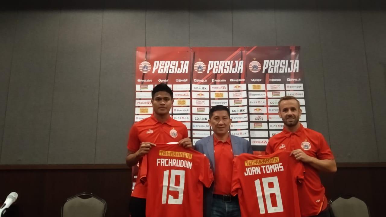 Konferensi pers perkenalan pemain baru Persija Jakarta, Fachruddin Aryanto dan Joan Tomas di Bekasi, Sabtu (31/8/2019).