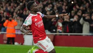Selebrasi winger Arsenal, Bukayo Saka usai mencetak gol ke gawang Brighton, Kamis (30/10/2025) (AP Photo/Kin Cheung)