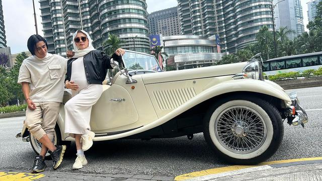 Melahirkan Anak Ketiga, Ini 7 Potret Perjalanan Kehamilan Istri Charly Van Houten