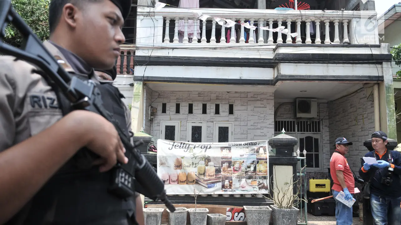Polisi Amankan Barang Bukti Terduga Teroris di Cilincing