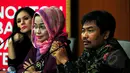 Dirjen Kemedikbud, Prof. Kacung Marijan, Ph.D (kanan) saat menghadiri konferensi pers Panitia Hari Film Nasional 2015 di gedung Kementerian Pendidikan dan Kebudayaan, Sudirman, Jakarta, Kamis (12/3/2015). (Liputan6.com/Yoppy Renato)