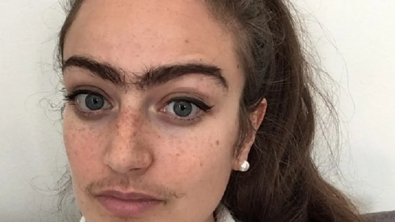 Wanita Menolak Mencukur Kumis dan Alis Lebatnya, Alasannya Bikin Takjub