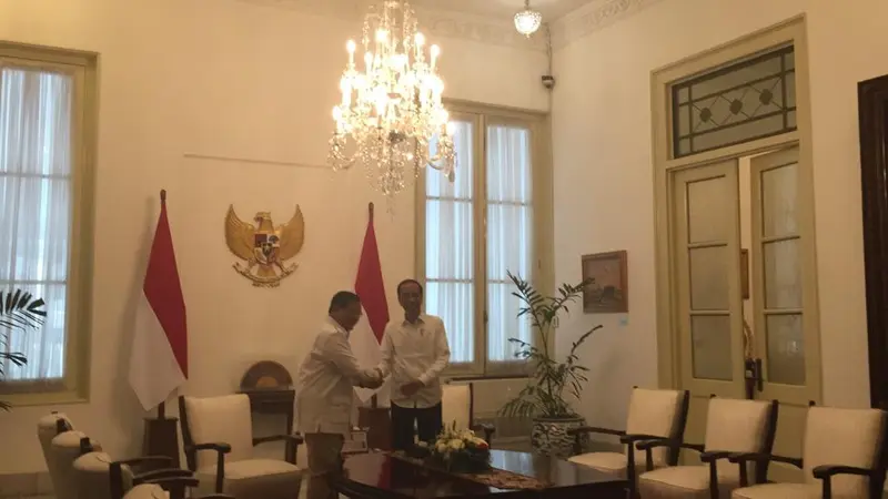 Presiden Joko Widodo atau Jokowi bertemu dengan Ketua Umum Gerindra Prabowo Subianto di Istana, Jumat (11/10/2019)