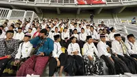 Ribuan santri dari beberapa pesantren di Jawa Timur turut meramaikan dukungan untuk Timnas Indonesia saat menghadapi Turkmenistan di FIFA Matchday (istimewa)
