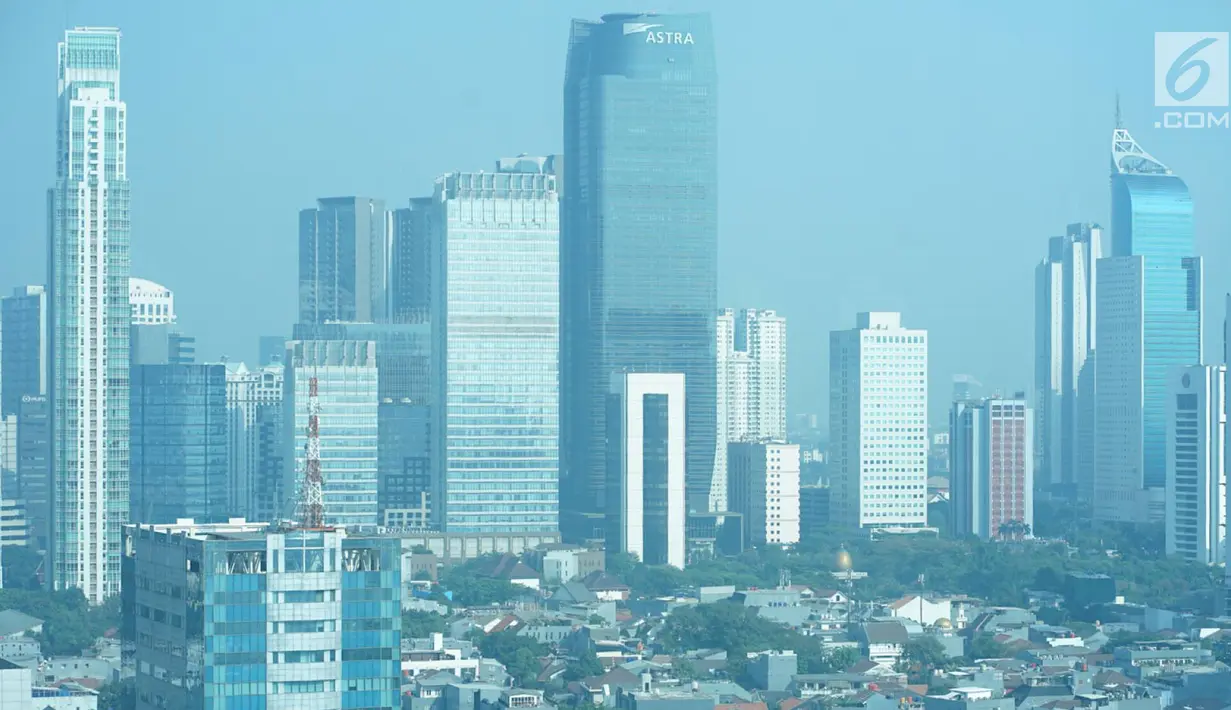 Lansekap gedung bertingkat terlihat di kawasan Jakarta, Selasa (13/8/2019). Pembangunan gedung di DKI Jakarta mengalami penurunan dari yang biasanya 15 unit per tahun saat ini hanya lima unit gedung. (Liputan6.com/Immanuel Antonius)