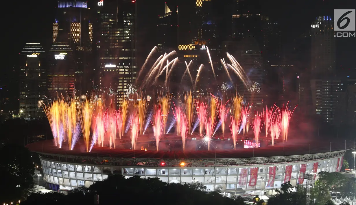 Pesta kembang api pada pembukaan Asian Para Games 2018 di Stadion Utama Gelora Bung Karno, Jakarta, Sabtu (6/10). Asian Para Gamesdigelar pada 6-13 Oktober 2018. (merdeka.com/imam buhori)