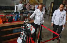 FOTO: KPK Pajang Barang Rampasan Milik Koruptor yang Akan Dilelang, Ada Tas Mewah hingga Perlengkapan Golf