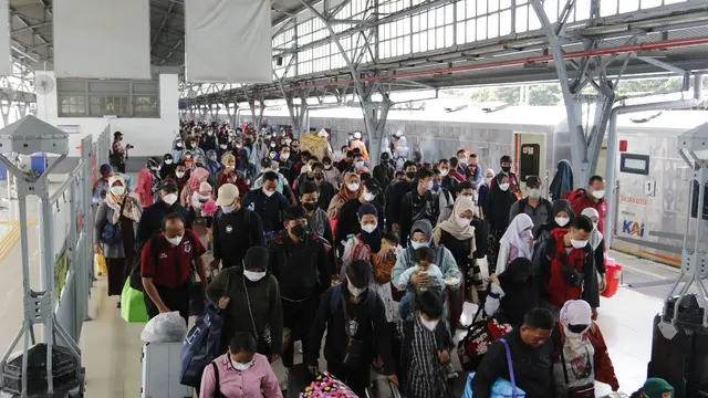 Volume keberangkatan pengguna jasa Kereta Api Jarak Jauh (KAJJ) dari area Daop 1 Jakarta kembali mengalami peningkatan. (Dok KAI)