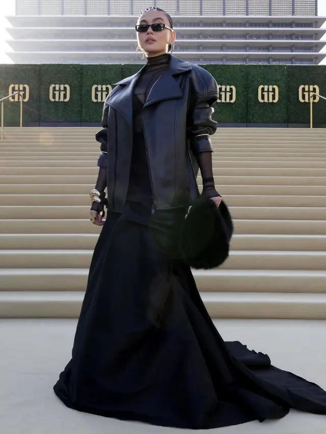 Agnez Mo di Gold Gala Pakai busana serba hitam. [@agnezmo]