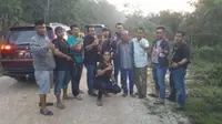 Bos miras oplosan Cicalengka, Kabupaten Bandung (kepala botak) berhasil ditangkap jajaran Polda Jambi. (Dok. Istimewa/B Santoso)