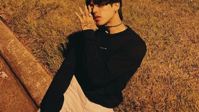 Gaya DPR Ian atau Christian Yu dengan kaus hitam. (Dok: Instagram @dprian)