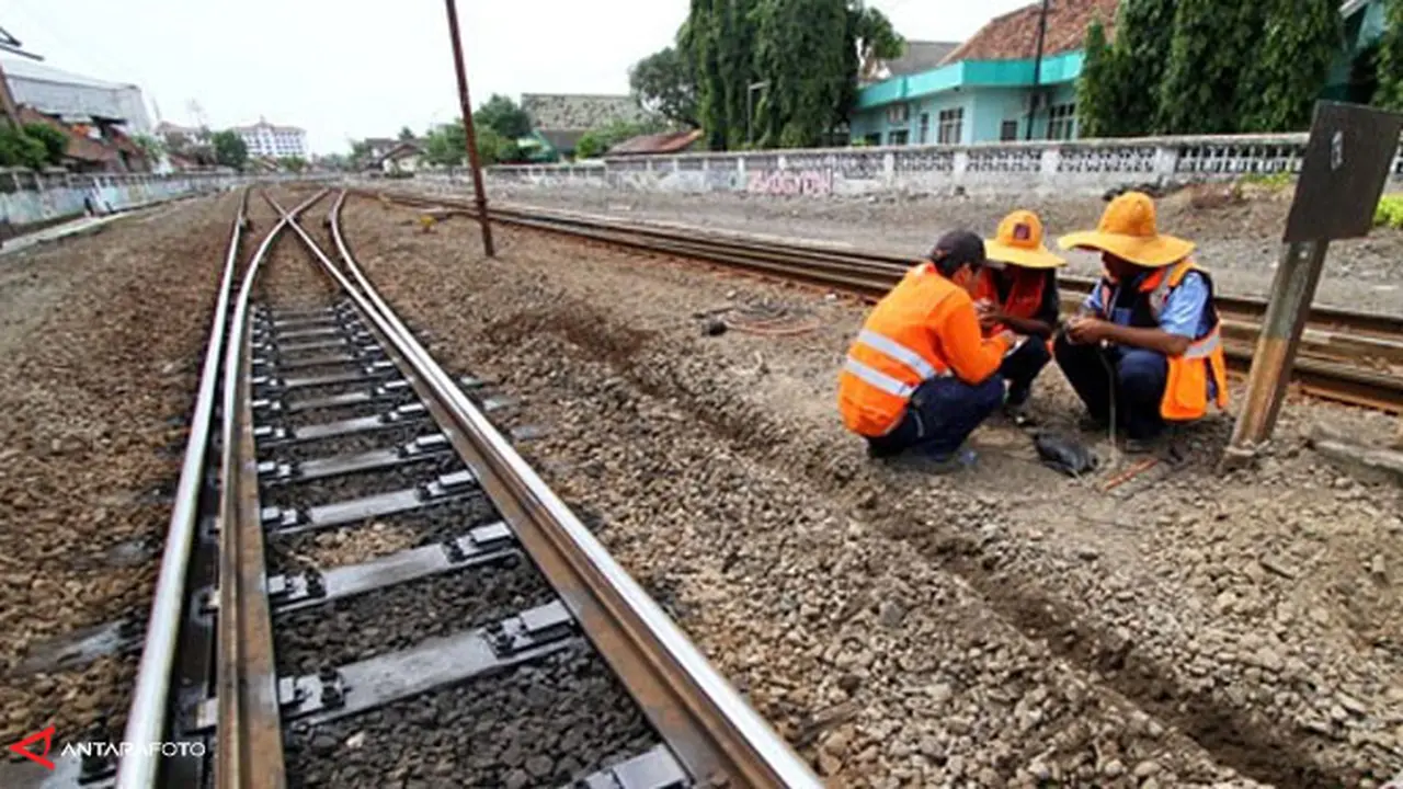 rel-kereta130408b.jpg