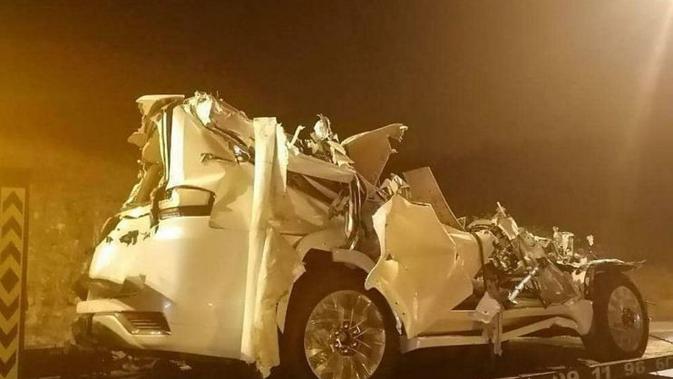 Sungguh Apes, Toyota Land Cruiser Kecelakaan saat Dibawa ke Diler - Vimarsana News