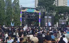 Christie Bawa Suasana Sendu di KapanLagi Buka Bareng BRI Festival Lewat Lagu 'Bertahan Hati