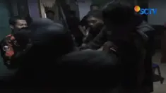 Mereka meminta pemilik rumah menghentingkan pemutaran film biografi Wiji Tukul yang dianggap menyebarluaskan paham komunis dan radikalisme.