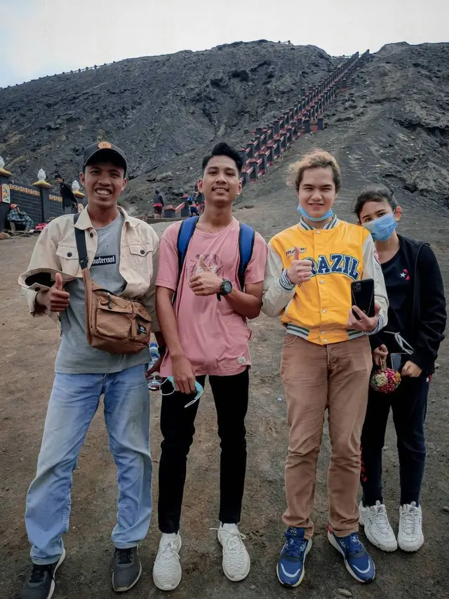 6 Momen Liburan Dul Jaelani dan Tissa Biani di Bromo, Romantis