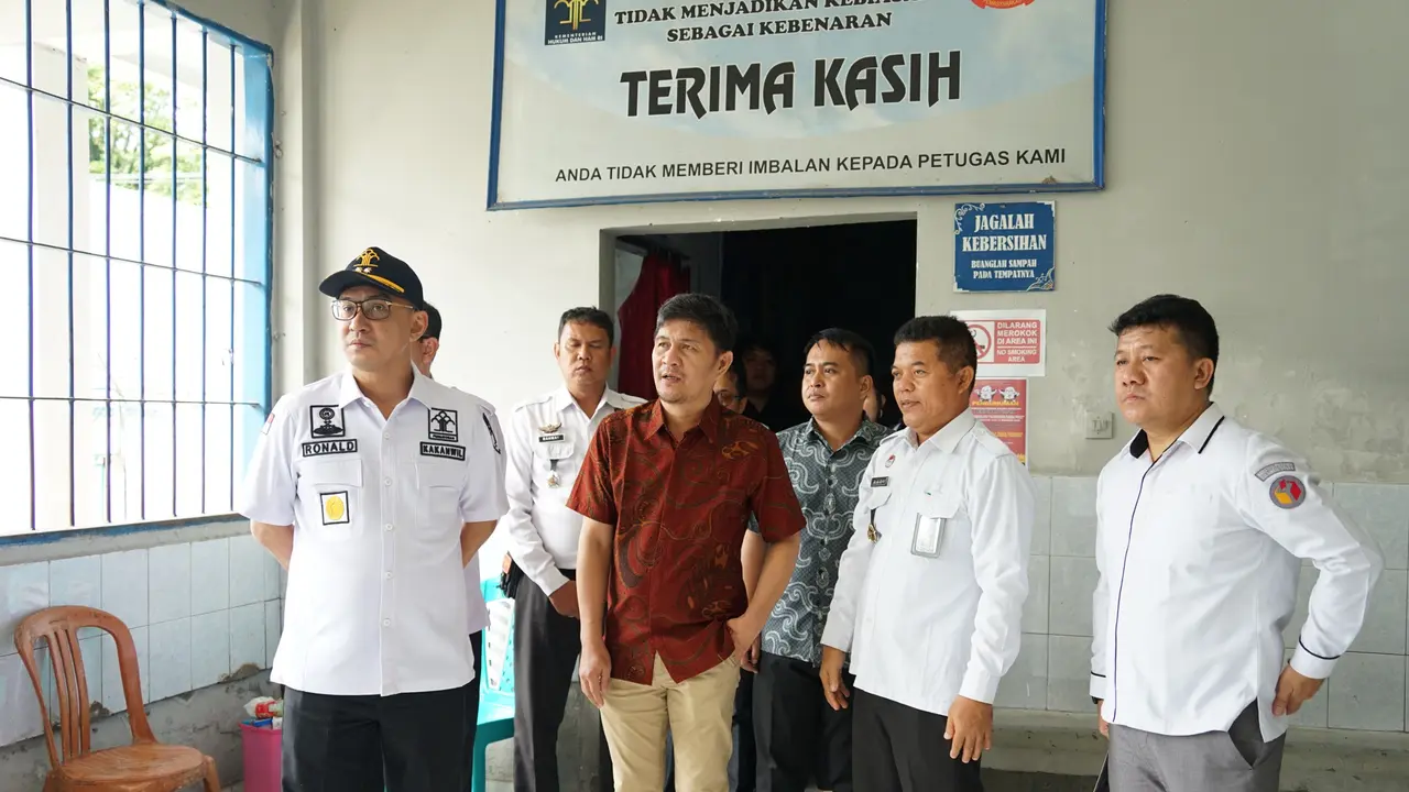 Kanwil Kemenkumham Sulut bersama KPU Sulut dan Bawaslu Sulut, Rabu (17/1/2024), meninjau kesiapan lokasi Tempat Pemungutan Suara (TPS) khusus di Lapas Kelas II A Manado dan Rutan Manado.