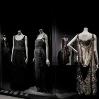 Evolusi fashion karya desainer ikonis Gabrielle Chanel atau Coco Chanel ditampilkan dalam “Gabrielle Chanel. Fashion Manifesto" exhibition di Melbourne. (Instagram/palais_galliera).