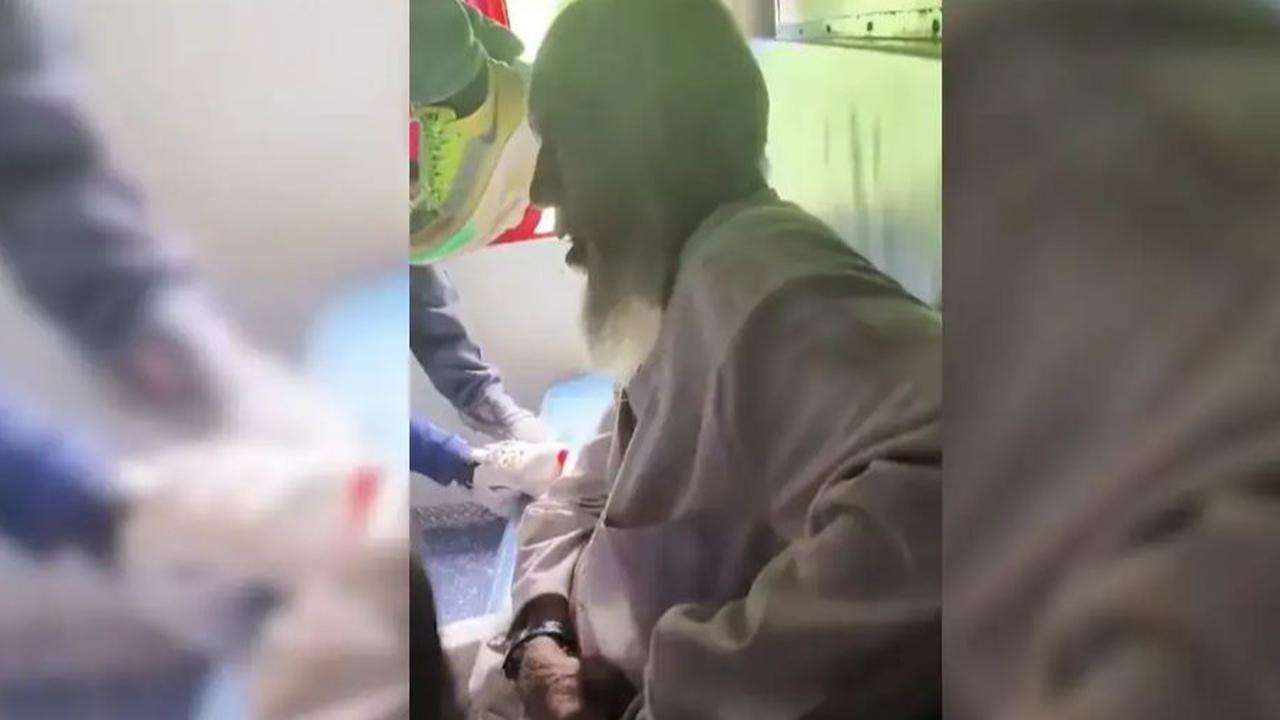 Seorang Kakek Muslim di India Diserang di Dalam Kereta Karena Dituduh Bawa Bekal Lauk Daging Sapi
