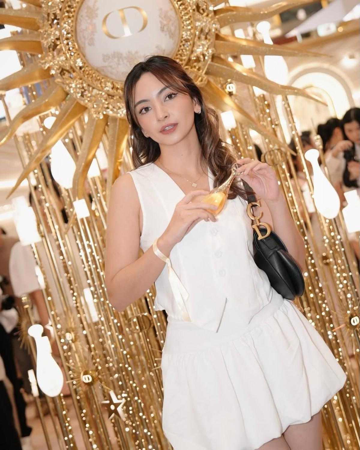 Potret Valerie Tifanka Kenakan Busana Putih di Event Dior, Dipuji Cantik Tak Habis-Habis