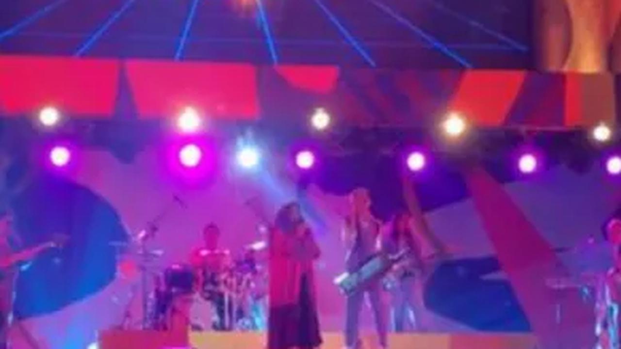 Tampil Di Acara Synchronize Festival 2023 Selangkah ke Seberang: Dekade FARIZ RM 78 – 89, Neno Warisman Is Back?