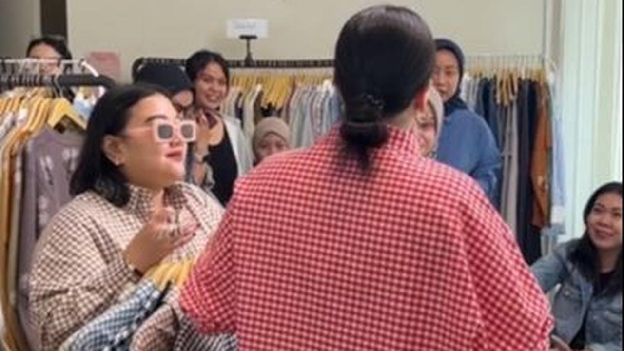 "Terimakasih untuk kalian semua 😭 Terharu banget aku sama antusiasme kalian di akhir live aku hari ini. Goodbye Tiktok Shop! 🥹💕"