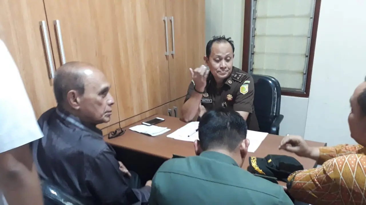 Kivlan Zen diserahkan ke Kejaksaan.