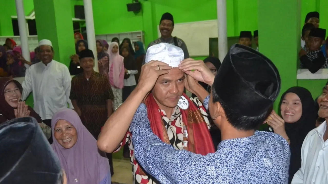 Ganjar Pranowo saat berkunjung ke Pesantren Elbayan, Majenang, Cilacap. (Foto: Liputan6.com/Muhamad Ridlo)