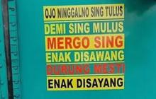10 Potret Tulisan Absurd di Mobil Sedot WC yang Sukses Bikin Terheran-Heran