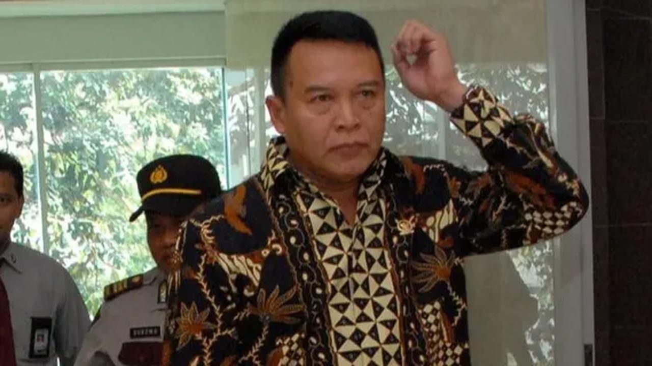 Hasanuddin menjelaskan, perlu proses yang transparan dalam mengusut kasus Kepala Basarnas tersebut. Publik juga perlu tahu proses penyelidikan dari kasus itu.
