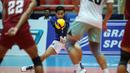 <p>Pemain Timnas Voli Putra Indonesia, Fahreza Rakha Abinaya melakukan passing setelah menerima service pemain Thailand pada laga perebutan peringkat ke-9 AVC Senior Championship 2023 di Hall 2 Ghadir Arena, Urmia, Iran, Sabtu (26/8/2023). Indonesia menang 3-0 (25-21, 25-23, 25-21) atas Thailand. (AVCVolley)</p>
