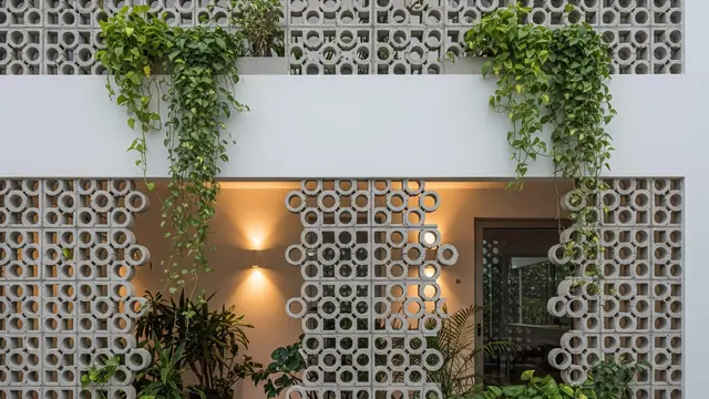 Desain Ventilasi Rumah dari Roster yang Estetik