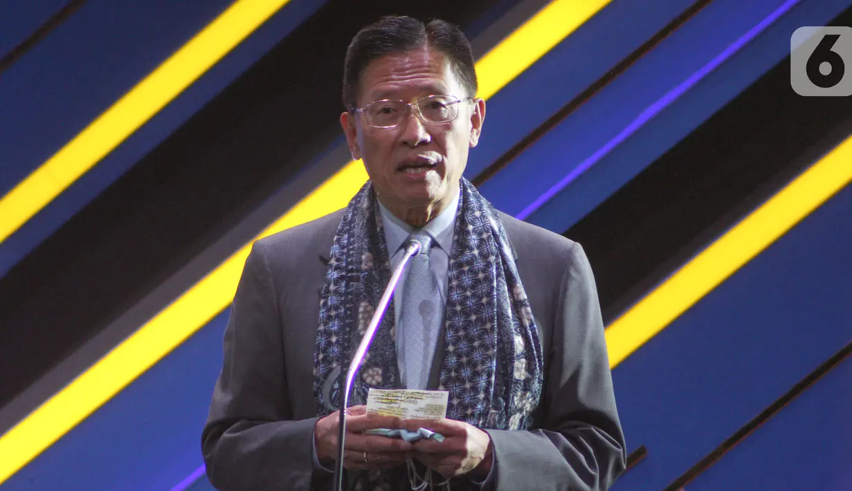 Deputy Chairman Lippo Group James T Riady memberi sambutan usai meraih Lifetime Achievement Golden Property Award 2021 yang digelar 99 group dan IPW di Jakarta, Kamis (21/10/2021). Golden Property Awards 2021 menetapkan 65 penerima penghargaan yang dibagi dalam 6 kategori. (Liputan6.com/HO/Lippo) 