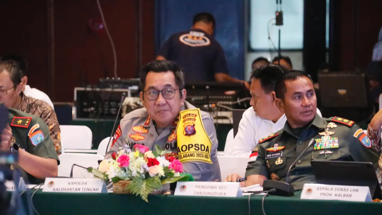 Kepala Kepolisian Daerah Kalimantan Tengah (Polda Kalteng) Irjen Pol Drs. Djoko Poerwanto mengikuti rapat koordinasi khusus (rakorsus) antisipasi dan penanggulangan Kebakaran Hutan dan Lahan (Karhutla) Tahun 2024 di Auditorium Dr. Soedjarwo Kementerian Li