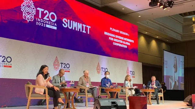 Plenary Session 1 dalam KTT T20 di Nusa Dua, Bali pada 5 September 2022 membahas tentang G20 yang diharapkan menjadi jembatan untuk berbagai konflik dunia. (Liputan6/Benedikta Miranti)