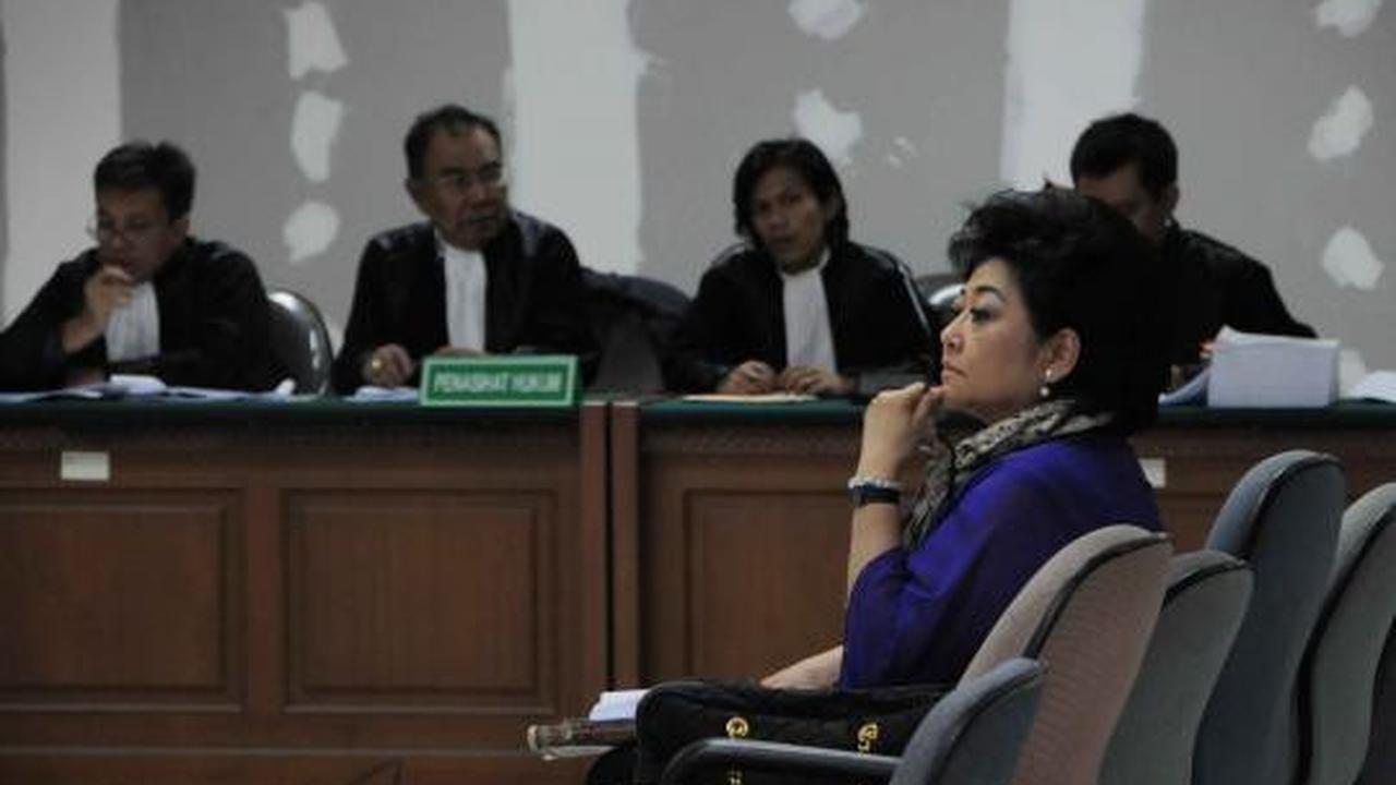Hartati Murdaya jalani sidang perdana