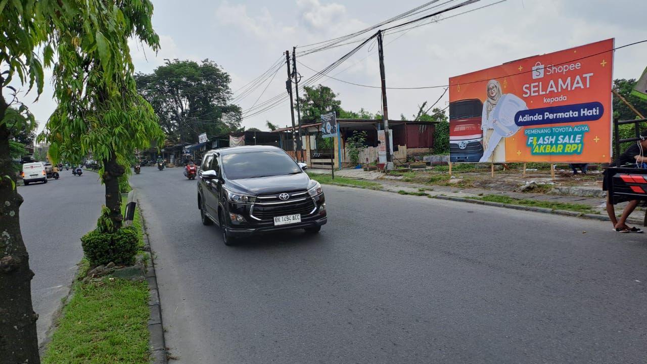 Baliho Pemenang Beli Mobil Rp 1 lewat Flash Sale Shopee Curi Perhatian Warga Medan