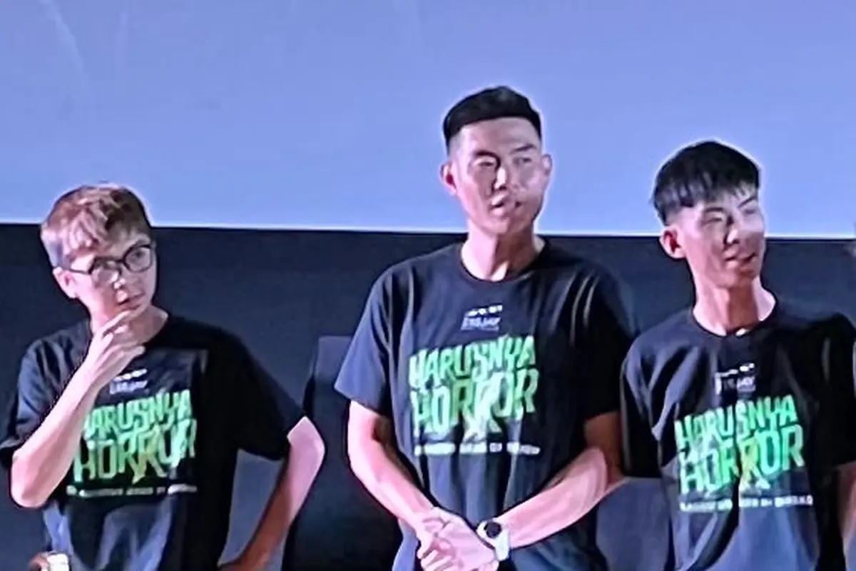 Jot, kiri dan Yukatheo, kanan saat Press Conference Harusnya Horror di kawasan Jakarta, Senin (20/7/20206). (Liputan6.com/Afradhiya N. R)