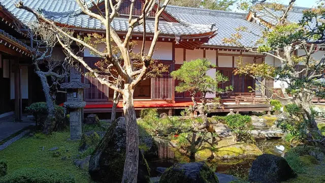 Di zaman Edo dimulai sejak Tokugawa Ieyasu mendirikan Keshogunan Tokugawa di Edo (sekarang Tokyo).