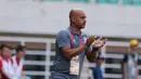 Pelatih Becamex Binh Duong, Nguyen Thanh Son, saat melawan PSM Makassar pada laga semifinal Zona ASEAN Piala AFC 2019 di Stadion Pakansari, Rabu (26/6). PSM menang 2-1 atas Becamex Binh Duong. (Bola.com/M Iqbal Ichsan)
