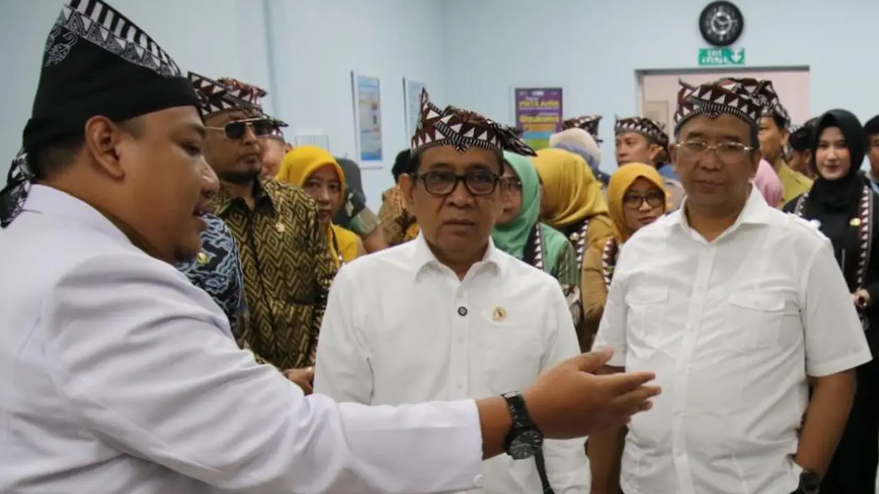 Dorong Ekosistem Kesehatan di Bojonegoro, Menko PMK Bahas Spesialis Keliling hingga Skema Beasiswa