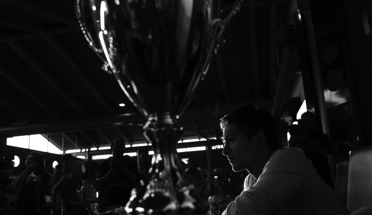 Pebalap Nasional, Rio Haryanto saat memberikan keterangan pers di Bandara Soekarno-Hatta, Cengkareng, Tangerang, Rabu (2/11/2015). (Bola.com/Nicklas Hanoatubun)