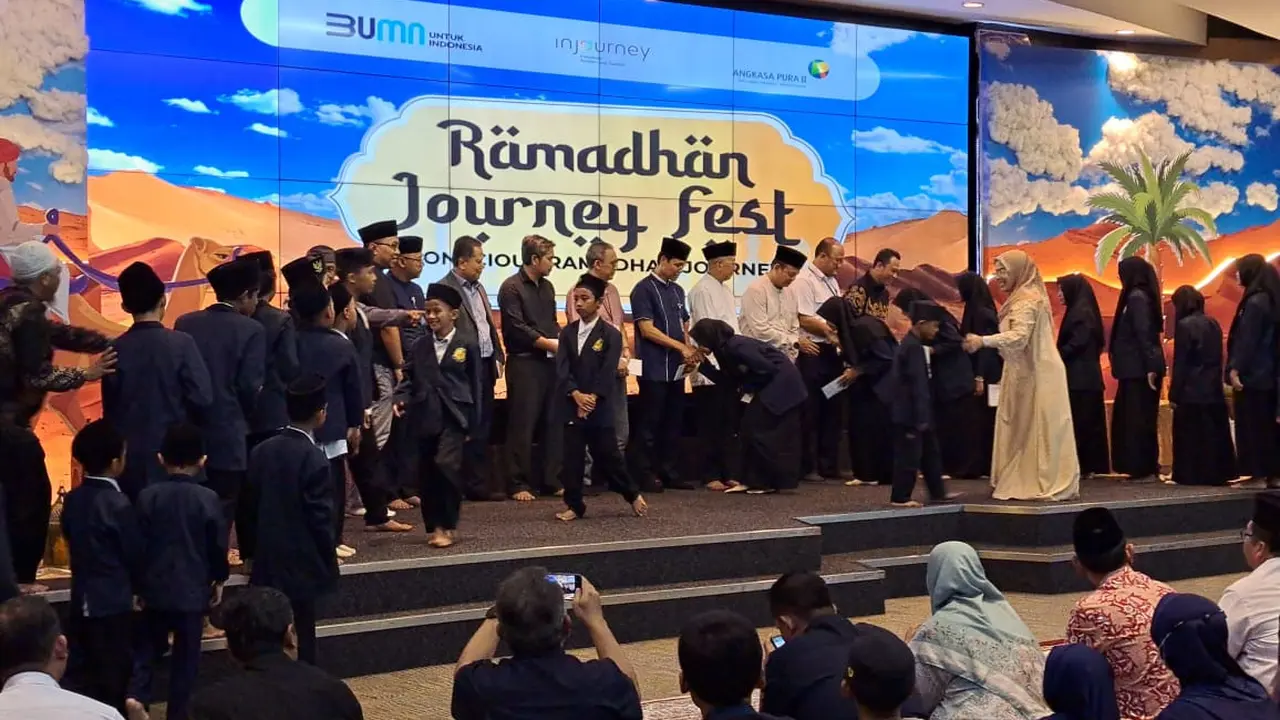 Angkasa Pura II memberi santunan untuk 1.550 santri yatim yang berada di sekitaran Bandara Soekarno Hatta, Rabu (21/3/2024)