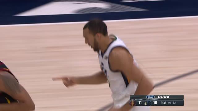 Donovan Mitchell mencetak 24 poin dan Rudy Gobert menambah double-double (19 poin, 15 rebound) ketika Jazz memenangi keenam beruntun mereka.