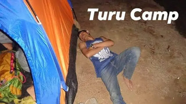 7 Potret Absurd Orang Saat Kemah Ini Bikin Geleng Kepala